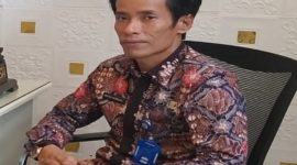 Caption: Kepala Cabang Dinas Pendidikan (Kacabdin) Jawa Timur Wilayah Kabupaten Sampang, Masu’di Hadiwijaya, S.Pd., M.Pd. (Sumber Foto: Agus Junaidi/Pilar Pos)