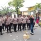 Caption: Mat Juzi, Saat Orasi Kegiatan Demontrasi (Sumber Foto: Agus Junaidi/dok Pilar Pos)