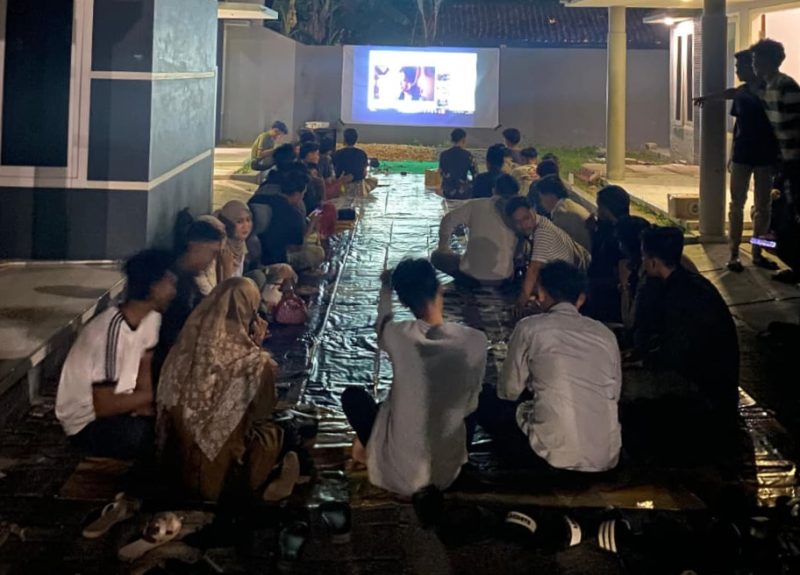 Kegiatan nonton bareng (nobar) video dokumenter *Pesta Babi* pada Selasa malam (malam Rabu) pukul 19.00. Wib. 