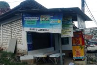 Konter HP Lokasi kejadian pencurian, di Jalan Raya Batu Bintang, Kecamatan Batumarmar, Kabupaten Pamekasan. 