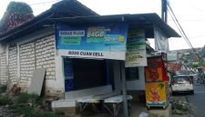 Konter HP Lokasi kejadian pencurian, di Jalan Raya Batu Bintang, Kecamatan Batumarmar, Kabupaten Pamekasan.