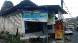 Konter HP Lokasi kejadian pencurian, di Jalan Raya Batu Bintang, Kecamatan Batumarmar, Kabupaten Pamekasan. 