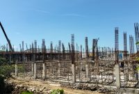 Caption: Kondisi Proyek Pembangunan Gedung Sekolah Rakyat Yang Berlokasi di Desa Sejati, Kecamatan Camplong, Kabupaten Sampang, Madura (Sumber Foto: Agus Junaidi/Pilar Pos)