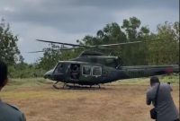 Helikopter Mendarat di Lokasi Pembangunan Batalyon Pada Saat Pangdam V Brawijaya Kunjungi Pembangunan Batalyon di Desa Larangan Slampar, Kecamatan Tlanakan, Kabupaten Pamekasan (Sumber Foto: Ridho/dok Pilar Pos)