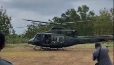 Helikopter Mendarat di Lokasi Pembangunan Batalyon Pada Saat Pangdam V Brawijaya Kunjungi Pembangunan Batalyon di Desa Larangan Slampar, Kecamatan Tlanakan, Kabupaten Pamekasan (Sumber Foto: Ridho/dok Pilar Pos)