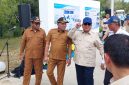 Caption: Presiden Prabowo Saat Berjalan di Didampingi Bupati dan Wakil Bupati Sampang Saat Moment Peresmian Jalan Inpres di Sampang (Sumber Foto: Agus Junaidi/Pilar Pos)
