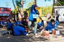 Caption: Beberapa Kader PMII Sampang Saat Aksi Teatrikal di Depan Kantor DPRD Sampang Saat Demo Prihal MBG dan KDKMP (Sumber Foto: Agus Junaidi/Pilar Pos)