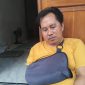 Afton Ilham Gazali saat duduk sakit di depan rumahnya. 