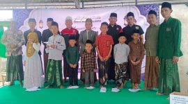 DPK Madas Nusantara Kecamatan Pagentenan, Kabupaten Pamekasan. Fatha (ketua) Lutfi Rizal (Sekretaris) dan H. Mustofa (Bendahara) saat memberikan santunan kepada anak yatim. 
