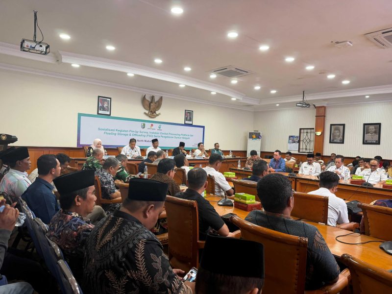 Caption: Perwakilan Nelayan Pantura Sampang Saat Menghadiri Undangan Sosialisasi SKK Migas Jabanusa di Aula Pemkab Sampang (Sumber Foto: Agus Junaidi/Pilar Pos)