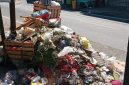 Caption: Kondisi Tumpukan Sampah di Depan Pasar Juklanteng, Kelurahan Banyuanyar Yang Dikeluhkan Warga (Sumber Foto: Agus Junaidi/Pilar Pos)