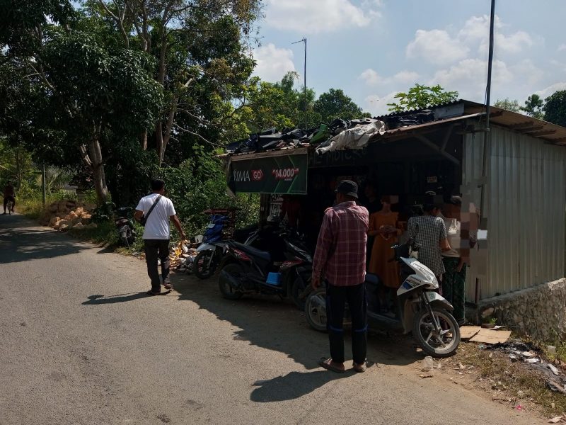 Caption: TKP Pertikaian Area Bengkel Motor di Desa Nyeloh, Kecamatan Kedungdung (Sumber Foto: Humas Polres Sampang For Pilar Pos)