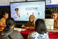 Caption: Suasana di Disdik Kota Surabaya (Sumber Foto: Hosen For Pilar Pos)