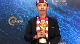 Caption: Mastuki, Owner Wisata Pantai Lon Malang, Desa Bira Tengah, Kecamatan Sokobanah, Kabupaten Sampang, Saat Menerima Perhargaan Masuk 50 Besar di Wonderful Indonesia Awards 2026 (Foto: Mastuki For Pilar Pos)