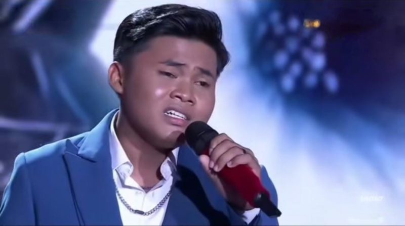 Caption: Ari Adriansyah, Asal Kabupaten Sampang Saat Tampil di Top 42 Group 1 (Sumber Foto: Screenshot Video Siaran TV Nasional Indosiar Penampilan Ari Ari Adriansyah/dok Pilar Pos)
