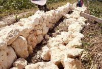 Caption: Kondisi Pekerjaan Saluran Irigasi P3-TGAI yang Dikerjakan Kelompok P3A Bumi Rejeki di Desa Pangongsean (Sumber Foto: Agus Junaidi/Pilar Pos)
