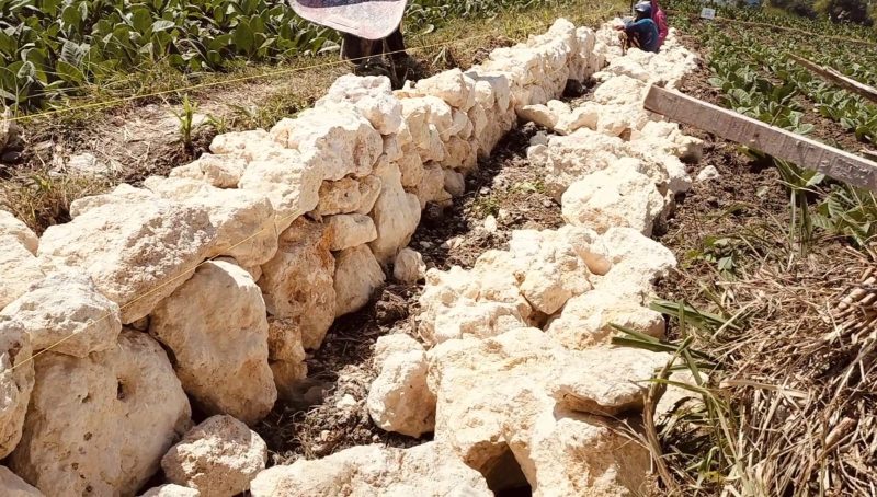 Caption: Kondisi Pekerjaan Saluran Irigasi P3-TGAI yang Dikerjakan Kelompok P3A Bumi Rejeki di Desa Pangongsean (Sumber Foto: Agus Junaidi/Pilar Pos)