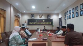Caption: Pengurus PCNU Kabupaten Sampang melakukan audiensi dan silaturahmi dengan Kejari Sampang guna membahas maraknya kasus kekerasan seksual yang terjadi di wilayah Kabupaten Sampang (Sumber Foto: Agus Junaidi/Pilar Pos)