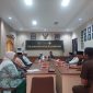 Caption: Pengurus PCNU Kabupaten Sampang melakukan audiensi dan silaturahmi dengan Kejari Sampang guna membahas maraknya kasus kekerasan seksual yang terjadi di wilayah Kabupaten Sampang (Sumber Foto: Agus Junaidi/Pilar Pos)