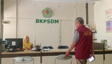 Abd. Samad Ketua DPD Madas Nusantara Kabupaten Pamekasan saat mendatangi kantor BKPSDM Kabupaten Pamekasan