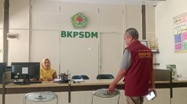 Abd. Samad Ketua DPD Madas Nusantara Kabupaten Pamekasan saat mendatangi kantor BKPSDM Kabupaten Pamekasan