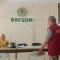 Abd. Samad Ketua DPD Madas Nusantara Kabupaten Pamekasan saat mendatangi kantor BKPSDM Kabupaten Pamekasan