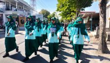 Caption: Peserta Nomor Undi 085 Kelas VII SMPN 1 Sampang yang meraih gelar juara III regu putri (Sumber Foto: Agus Junaidi/Pilar Pos)