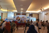 Caption: Anggota Komisi XI DPR RI dari Daerah Pemilihan (Dapil) Jawa Timur XI, Assoc. Prof. Dr. Eric Hermawan, SH, MT, MM, saat menggelar workshop pendampingan bersama sejumlah pelaku Usaha Mikro, Kecil, dan Menengah (UMKM) di Kabupaten Sampang (Sumber Foto: Agus Junaidi/Pilar Pos)