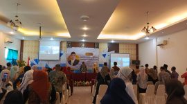 Caption: Anggota Komisi XI DPR RI dari Daerah Pemilihan (Dapil) Jawa Timur XI, Assoc. Prof. Dr. Eric Hermawan, SH, MT, MM, saat menggelar workshop pendampingan bersama sejumlah pelaku Usaha Mikro, Kecil, dan Menengah (UMKM) di Kabupaten Sampang (Sumber Foto: Agus Junaidi/Pilar Pos)