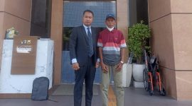 Caption: Advokat senior PERADIN dan POSBAKUMADIN Sampang, Agus Adi Susanto, SH, bersama Rijal Sami'an (Sumber Foto: Agus Adi Susanto For Pilar Pos)