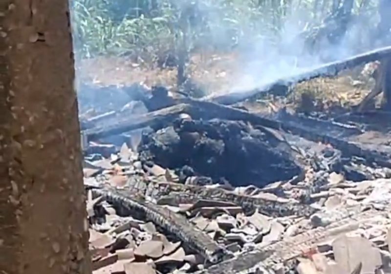 Caption: Salah satu sapi yang ikut terbakar di peristiwa kebakaran di Desa Paleh Laok (Sumber Foto: Screenshot Video dari Carek Desa Paleh Laok For Pilar Pos)