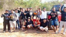 Peserta club mobil offroad usai jelajahi lokasi perbukitan di wilayah kecamatan Pasean Pamekasan.
