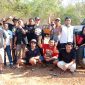 Peserta club mobil offroad usai jelajahi lokasi perbukitan di wilayah kecamatan Pasean Pamekasan. 
