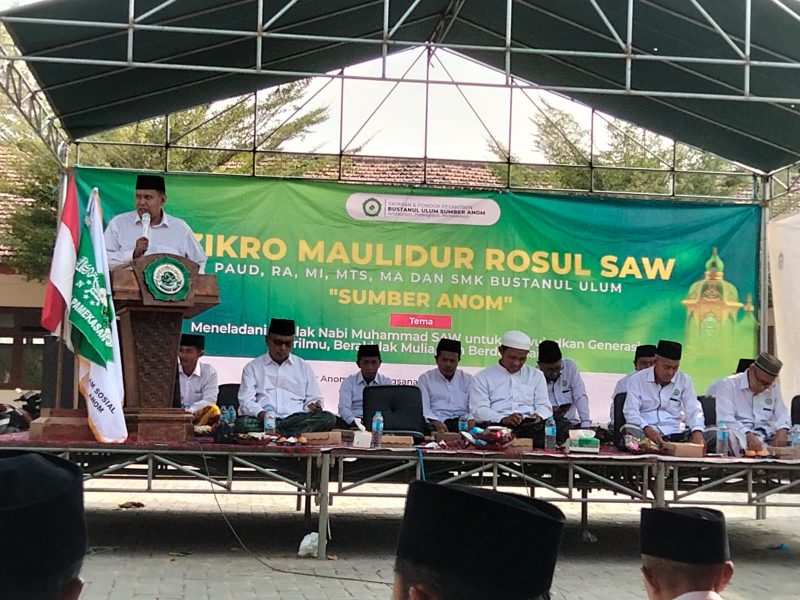 Saat Peringatan Dzikro Maulidur Rasul SAW di Ponpes Bustanul Ulum Sumber Anom Pamekasan (Sumber Foto: Fadal/Pilar Pos)