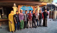 DPD Ormas MADAS Nusantara Kabupaten Pamekasan besuk keluarga korban tenggelamnya kapal Virgo di desa Teja Timur Pamekasan, Senin, 21/09/2026.