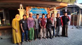 DPD Ormas MADAS Nusantara Kabupaten Pamekasan besuk keluarga korban tenggelamnya kapal Virgo di desa Teja Timur Pamekasan, Senin, 21/09/2026.