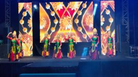 Caption: Nomor urut 08 salah-satu grup dari sanggar KBP peserta lomba tari tradisional se-Madura Karang Taruna Expo II (Sumber Foto: Agus Junaidi/Pilar Pos)