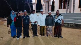 Ketua Madas Nusantara Abdus Samad bersama jajaran pengurus DPD dan DPK Madas Nusantara Kecamatan Pagantenan, serta srikandi Madas Nusantara, saat foto bersama dengan pengasuh PP. Nurut Taqwa, Bunangkah Barat Pagantenan, KH. Mahrus Abdul muid. Kamis Malam, 24/09/2026.