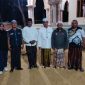 Ketua Madas Nusantara Abdus Samad bersama jajaran pengurus DPD dan DPK Madas Nusantara Kecamatan Pagantenan, serta srikandi Madas Nusantara, saat foto bersama dengan pengasuh PP. Nurut Taqwa, Bunangkah Barat Pagantenan, KH. Mahrus Abdul muid. Kamis Malam, 24/09/2026.