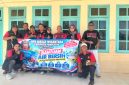 Jajaran pengurus Ormas Madas Nusantara Kabupaten Pamekasan foto bersama usai mendistribusikan bantuan air bersih di Desa Orai Kecamatan Kadur. Minggu, 28/09/2026.