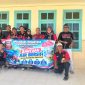 Jajaran pengurus Ormas Madas Nusantara Kabupaten Pamekasan foto bersama usai mendistribusikan bantuan air bersih di Desa Orai Kecamatan Kadur. Minggu, 28/09/2026.