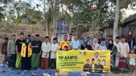 Caption: Sekjend PP AMPG Ubaidillah, bersama masyarakat Desa Lepelle di Pembangunan Sumur Air Bersih (Sumber Foto: Ubaidillah For Pilar Pos)