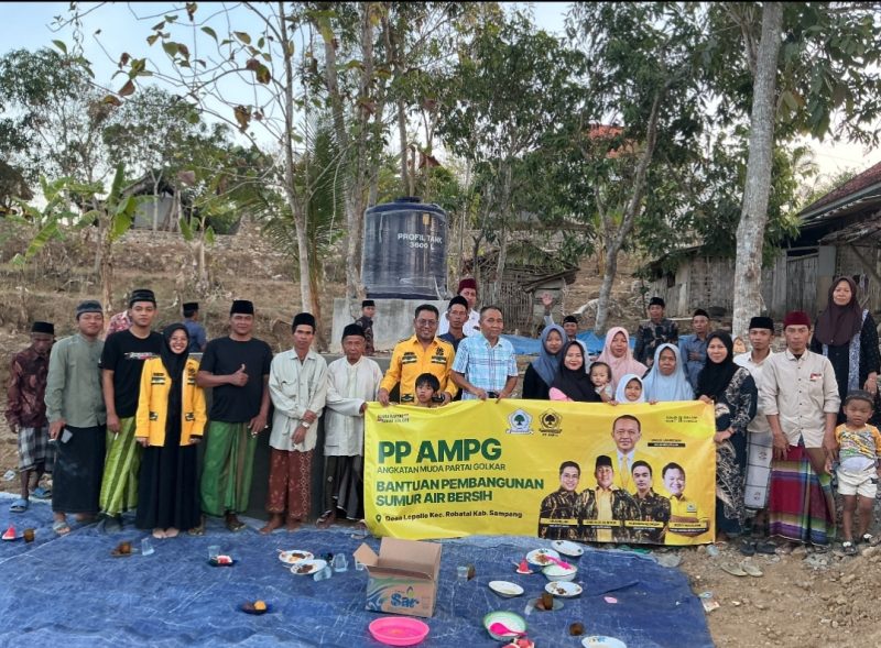 Caption: Sekjend PP AMPG Ubaidillah, bersama masyarakat Desa Lepelle di Pembangunan Sumur Air Bersih (Sumber Foto: Ubaidillah For Pilar Pos)