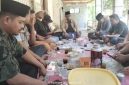 Caption: Beberapa Wartawan Pilar Pos saat gelar kegiatan pertemuan dan evaluasi kerja di Pamekasan (Sumber Foto: Fadhal/Pilar Pos)