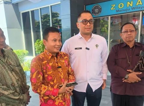 Penasihat hukum korban kekerasan seksual terhadap perempuan disabilitas berinisial S (46), Moch. Taufik, S.I.Kom SH, MH. Saat menjelaskan kepada wartawan. Rabu, 30/09/2026.
