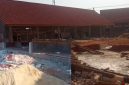 Caption: Lokasi Pembangunan Kelas SDN Tamberu 2, Kecamatan Batumarmar, Kabupaten Pamekasan, dan Pasir Putih di lokasi (Sumber Foto: Warga For Pilar Pos)