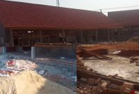 Caption: Lokasi Pembangunan Kelas SDN Tamberu 2, Kecamatan Batumarmar, Kabupaten Pamekasan, dan Pasir Putih di lokasi (Sumber Foto: Warga For Pilar Pos)