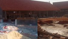 Caption: Lokasi Pembangunan Kelas SDN Tamberu 2, Kecamatan Batumarmar, Kabupaten Pamekasan, dan Pasir Putih di lokasi (Sumber Foto: Warga For Pilar Pos)