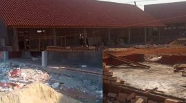 Caption: Lokasi Pembangunan Kelas SDN Tamberu 2, Kecamatan Batumarmar, Kabupaten Pamekasan, dan Pasir Putih di lokasi (Sumber Foto: Warga For Pilar Pos)