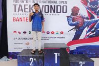 Caption: Dhafa Agam Kholilullah saat berada di stadium penerimaan penghargaan juara (Sumber Foto: Imawan Wasik For Pilar Pos)